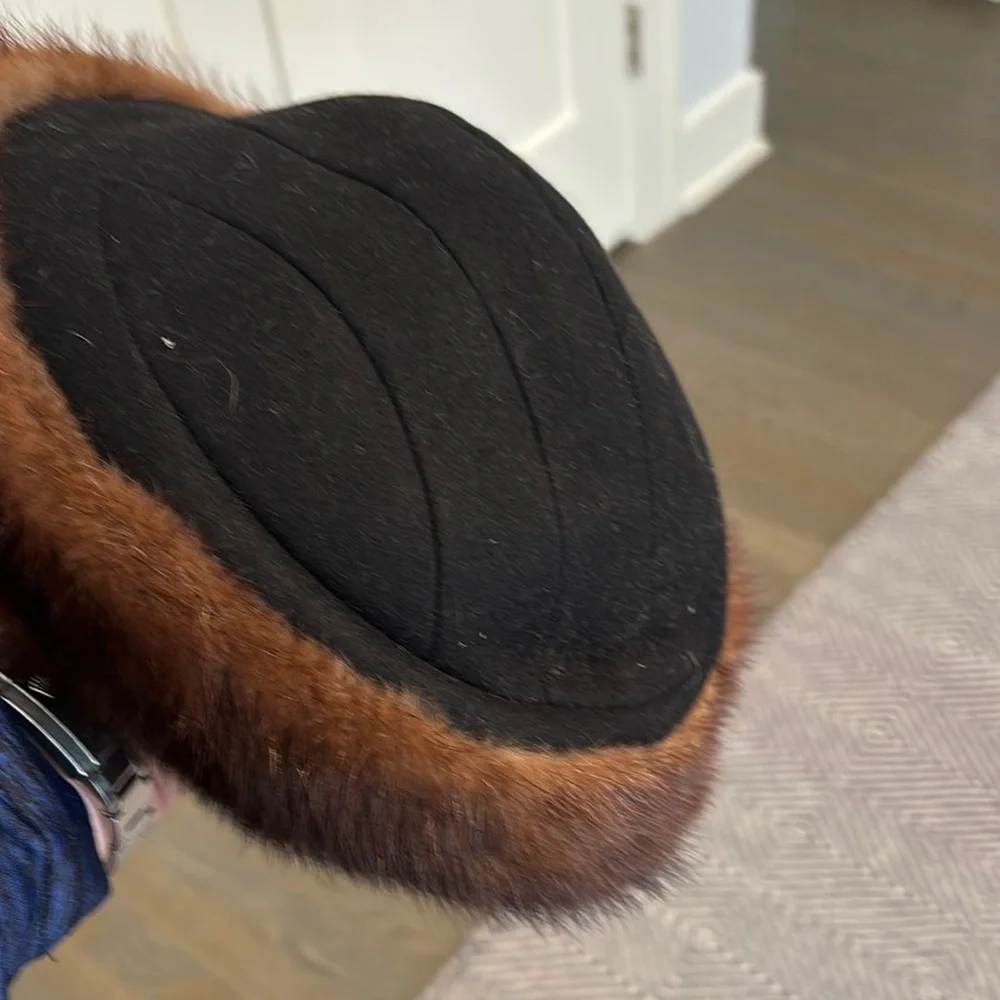Vintage women’s Saks Black Hat with Mink trim - Picture 5 of 6